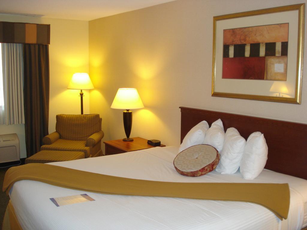Quality Inn & Suites Columbia I-70 חדר תמונה