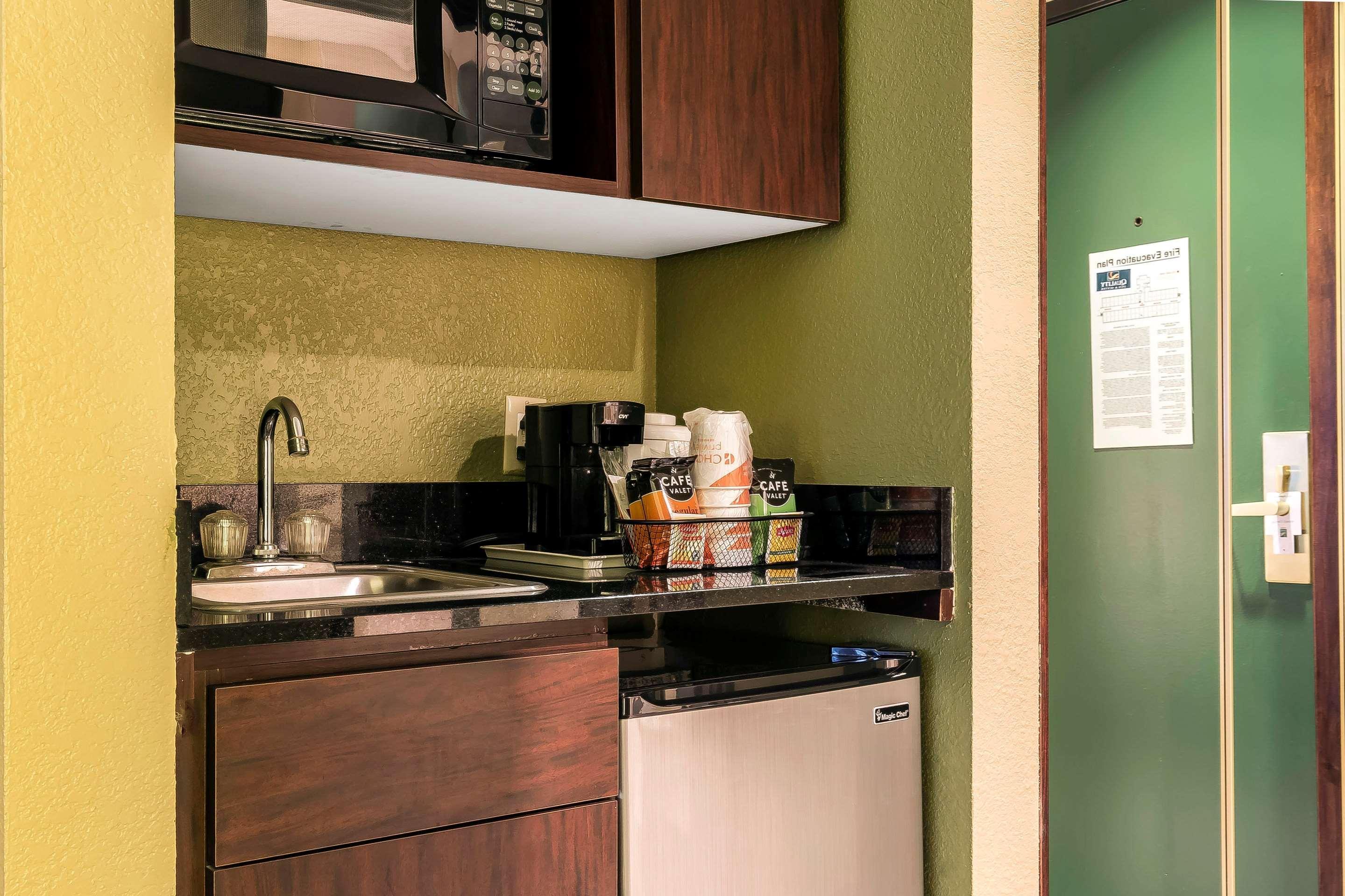 Quality Inn & Suites Columbia I-70 מראה חיצוני תמונה