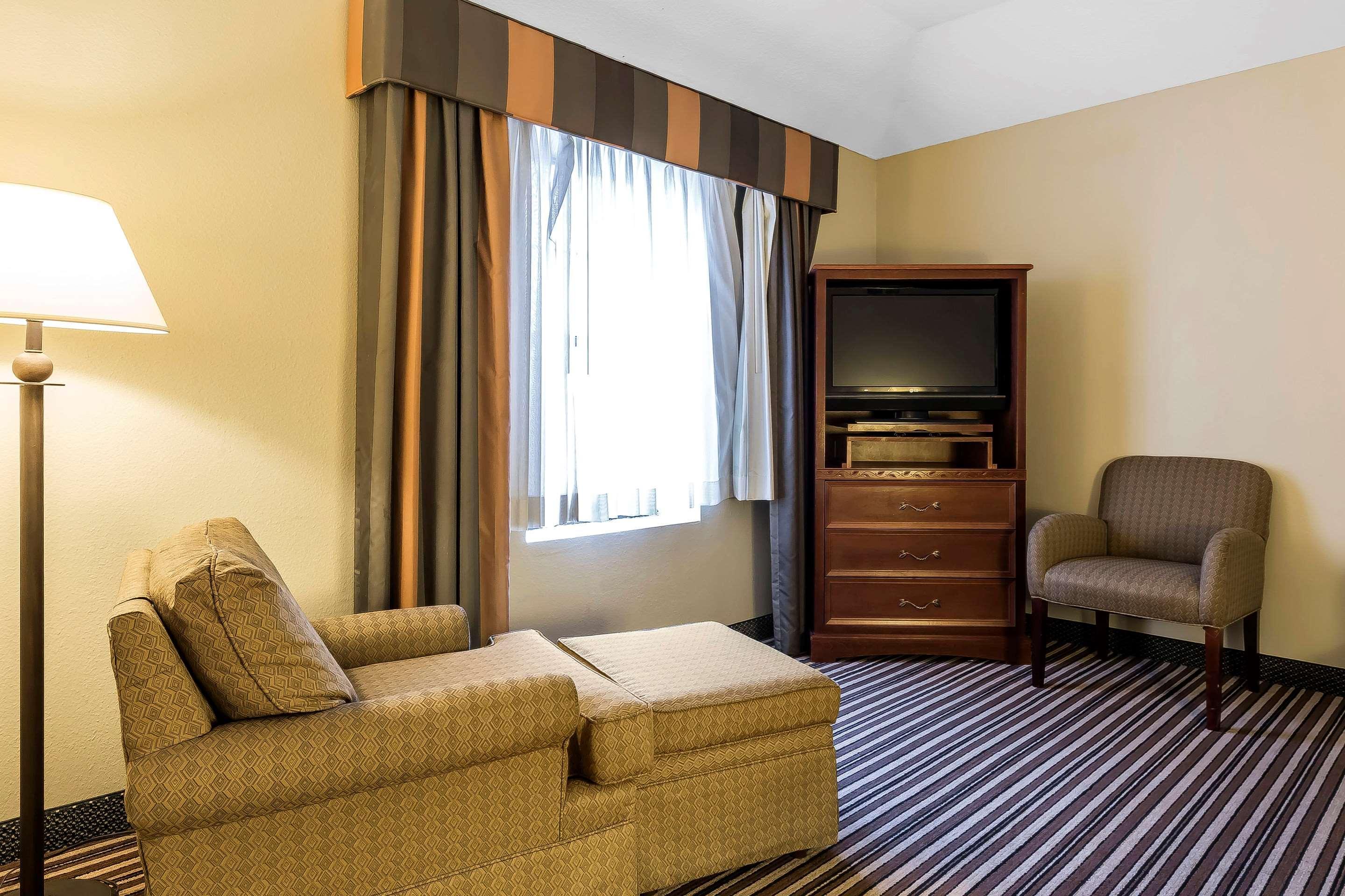 Quality Inn & Suites Columbia I-70 מראה חיצוני תמונה