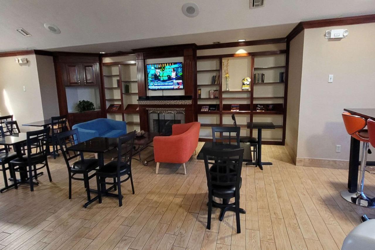 Quality Inn & Suites Columbia I-70 מראה חיצוני תמונה